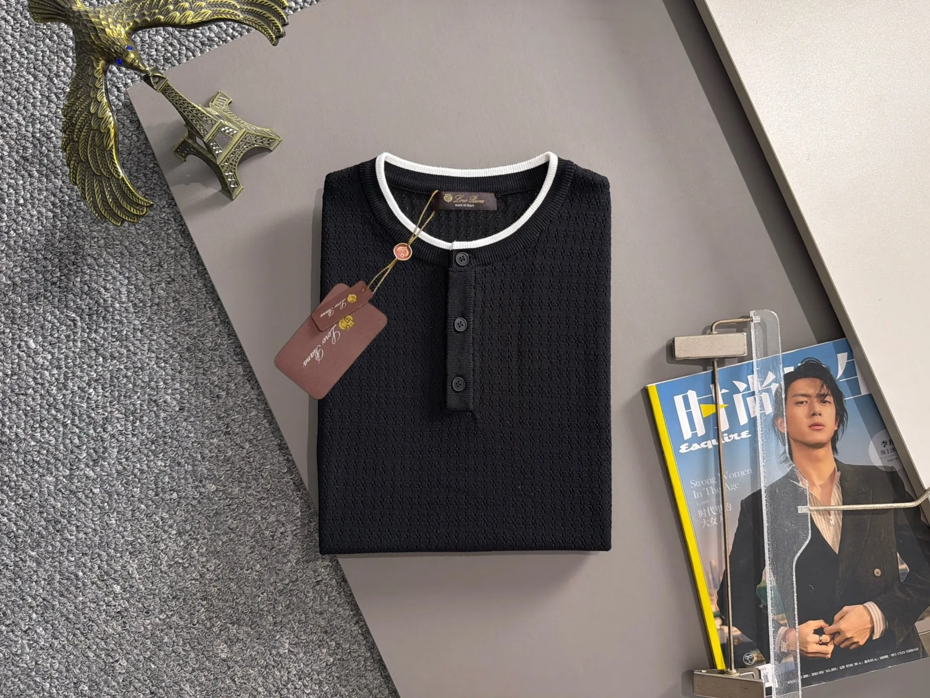 LP high quality Loro Piana 26ss New Arrival men's short-sleeved T-shirt. Made of combed cotton yarn knitted cotton fabric, no pressure when entering and exiting the counter. Exclusive control of raw materials. It feels substantial when weighed, and the upper body is more textured than ordinary T-shirts. This texture can handle the weather easily and is suitable for both hot and cold! Loose fit design, looks noble. The only correct version is available Size: M to 3XL